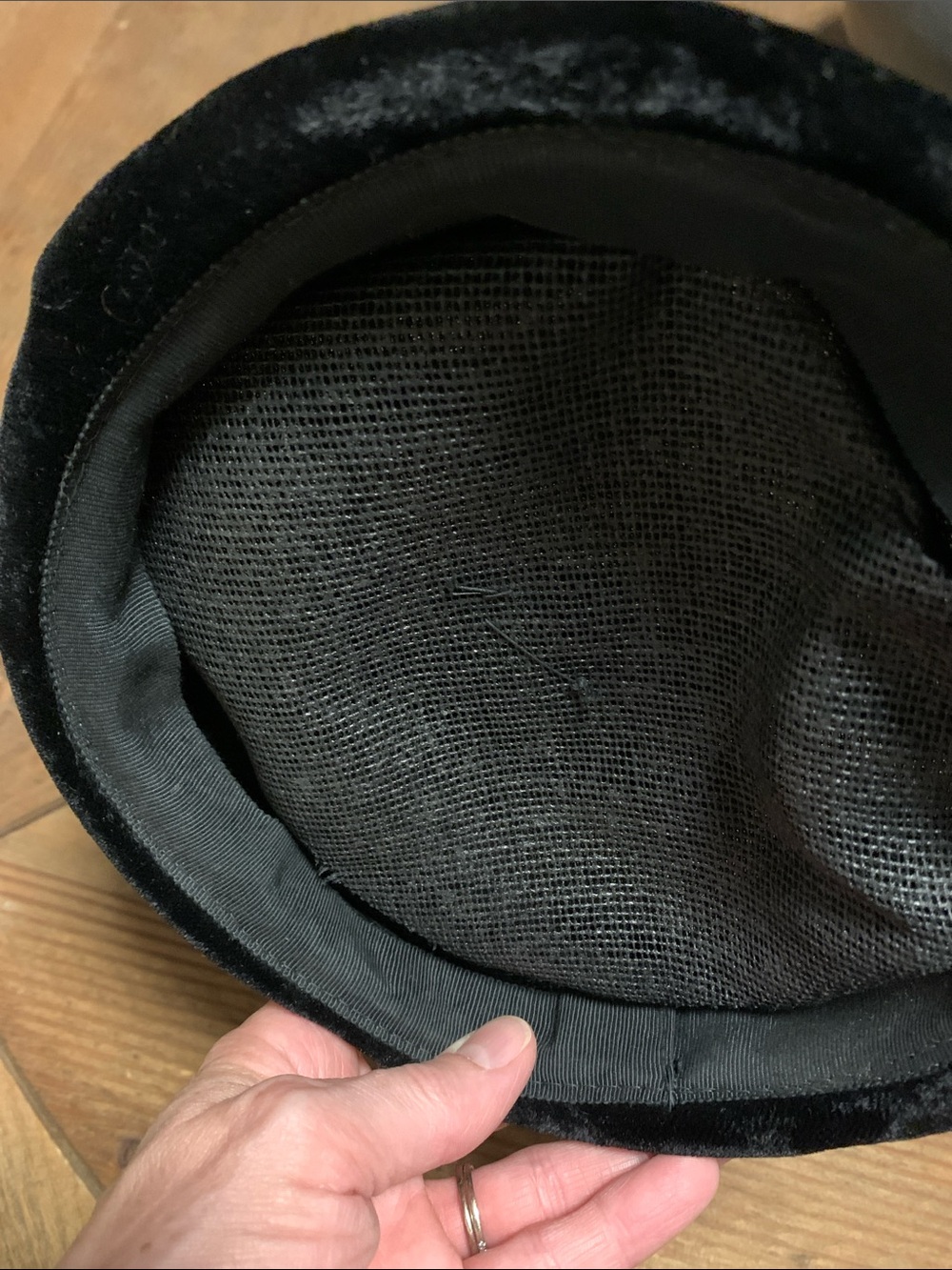 Vintage black velvet beaded hat - Picture 4 of 4